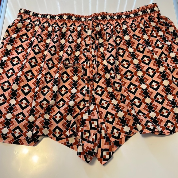 Nina Parker Pants - Nina Parker Women’s 1X shorts NWT